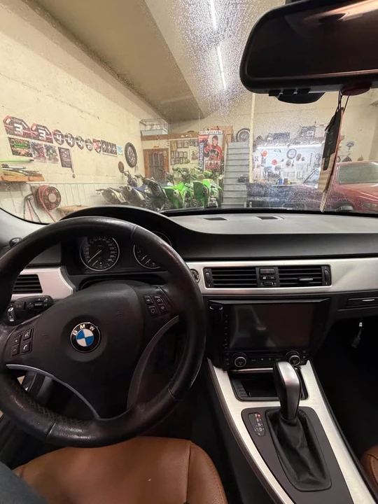 2009 BMW E90 3 Series Sedan - Image 2 of 9