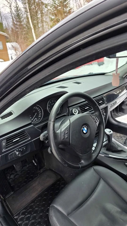 2009 BMW E90 3 Series Sedan - Image 8 of 12