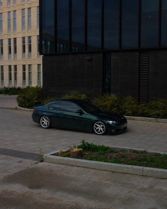 2009 BMW E90 3 Series Sedan - Image 7 of 16