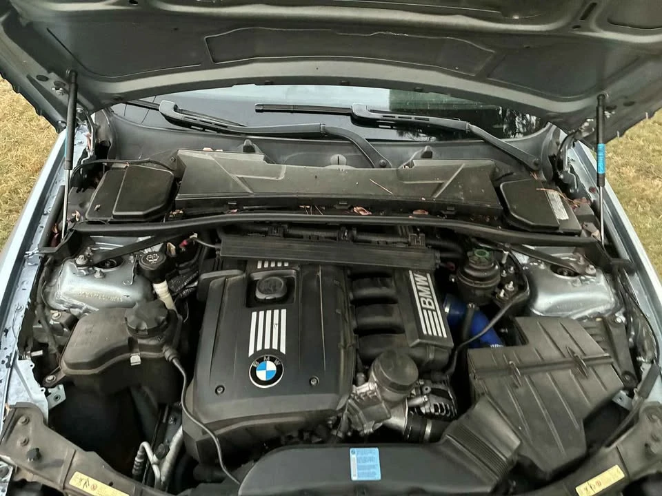 2009 BMW E90 3 Series Sedan - Image 2 of 13