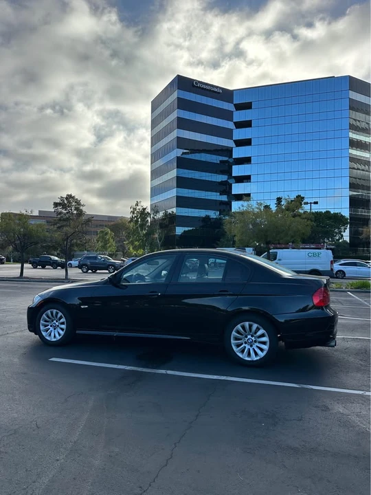 2009 BMW E90 3 Series Sedan - Image 2 of 11