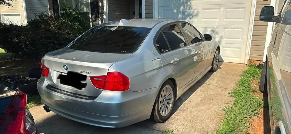 2009 BMW E90 3 Series Sedan - Image 3 of 8