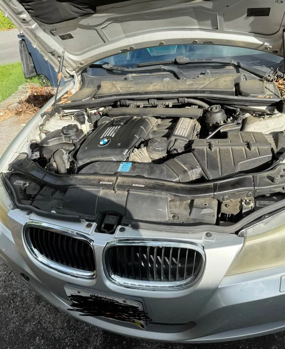 2009 BMW E90 3 Series Sedan - Image 2 of 7