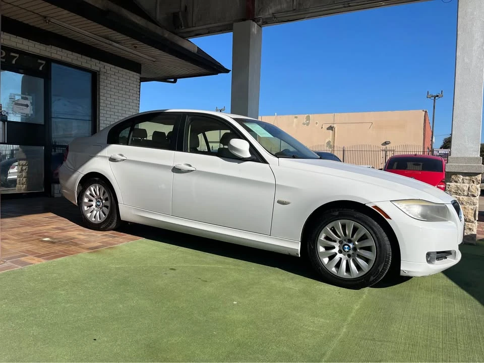 2009 BMW E90 3 Series Sedan - Image 4 of 10