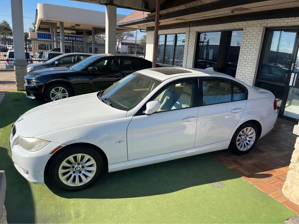 2009 BMW E90 3 Series Sedan - Image 2 of 10