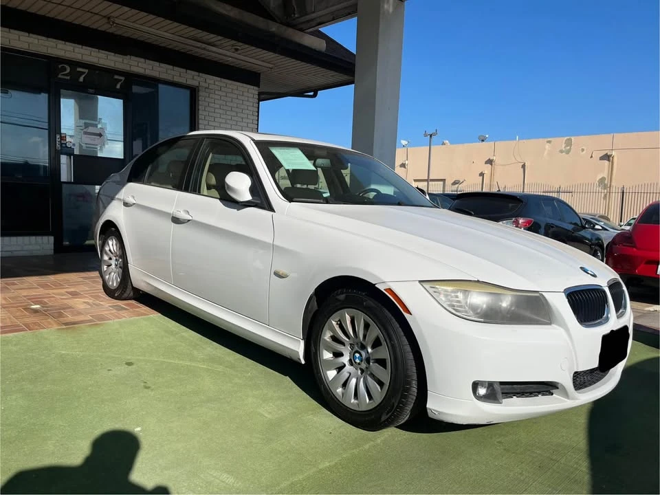 2009 BMW E90 3 Series Sedan - Image 3 of 10