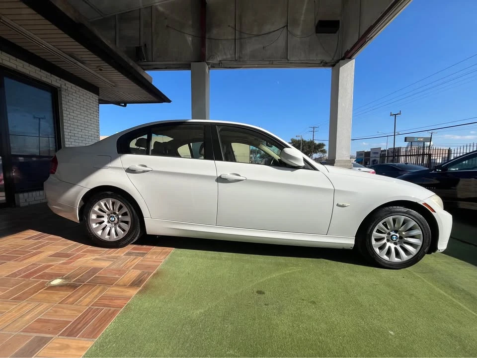 2009 BMW E90 3 Series Sedan - Image 5 of 10