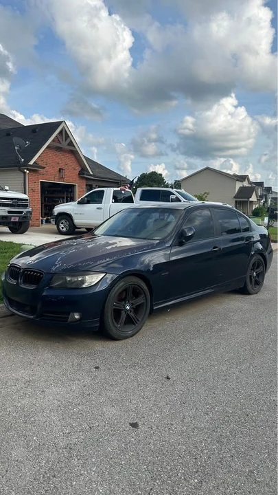 2009 BMW E90 3 Series Sedan - Image 2 of 9