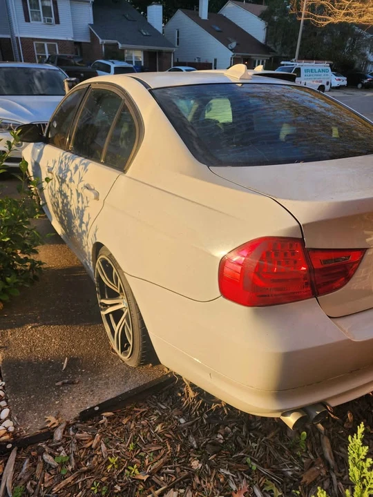 2009 BMW E90 3 Series Sedan - Image 5 of 6
