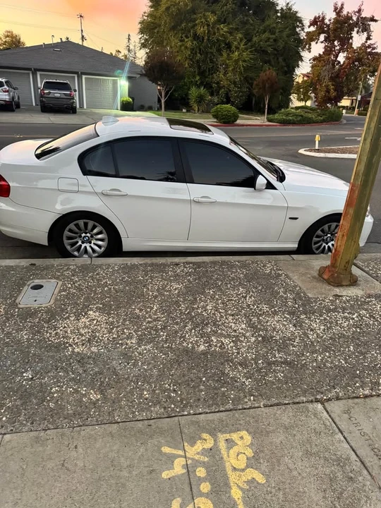 2009 BMW E90 3 Series Sedan - Image 2 of 10