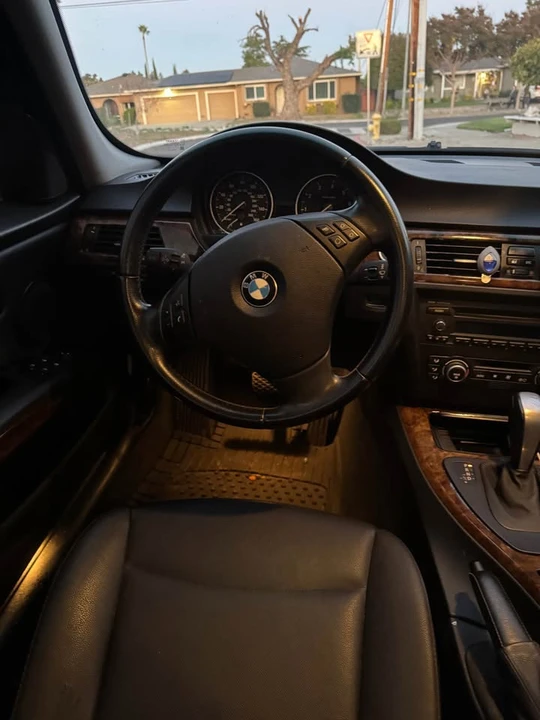 2009 BMW E90 3 Series Sedan - Image 6 of 10