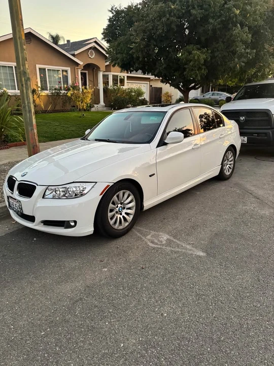 2009 BMW E90 3 Series Sedan - Image 3 of 10