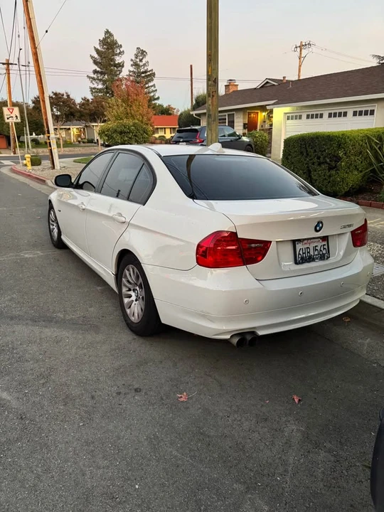 2009 BMW E90 3 Series Sedan - Image 4 of 10