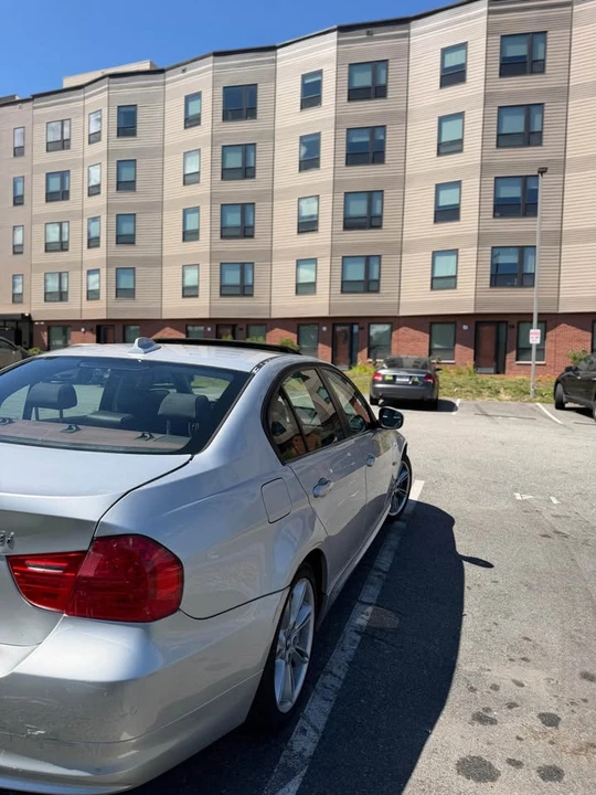 2009 BMW E90 3 Series Sedan - Image 5 of 11