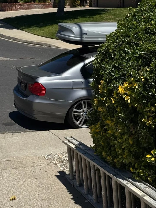 2009 BMW E90 3 Series Sedan - Image 2 of 6