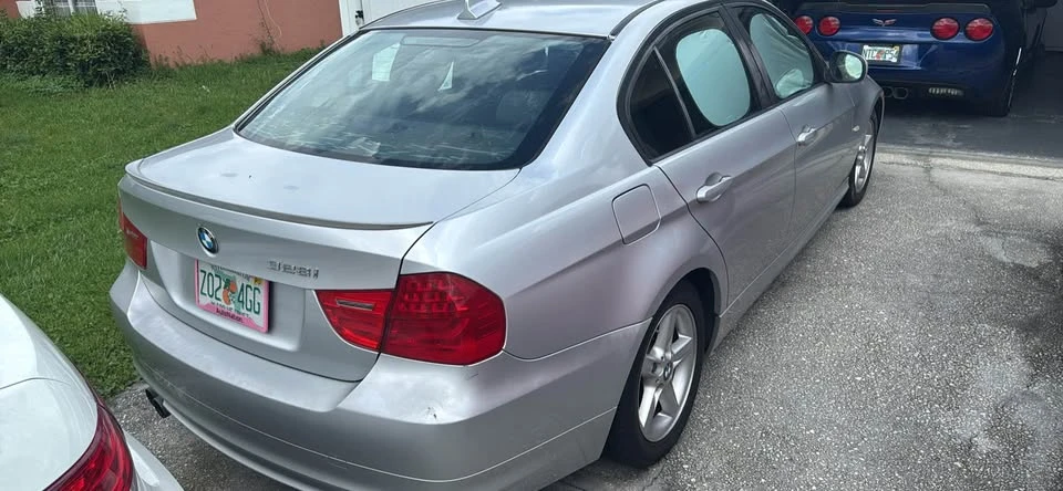 2009 BMW E90 3 Series Sedan - Image 2 of 3