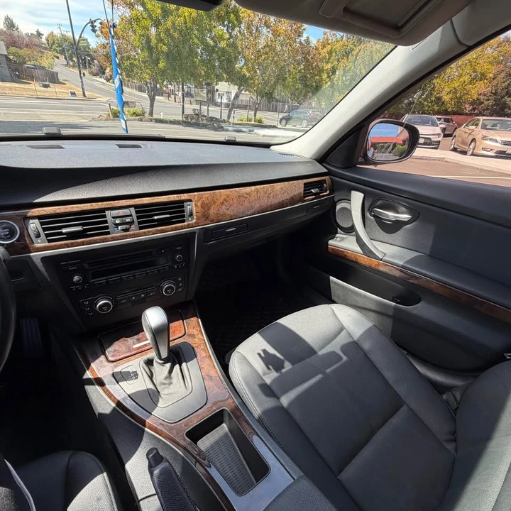 2009 BMW E90 3 Series Sedan - Image 11 of 13