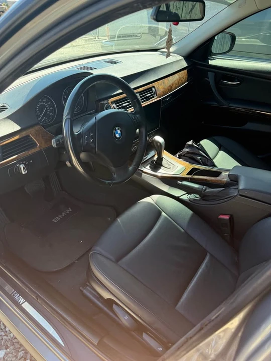 2009 BMW E90 3 Series Sedan - Image 4 of 6