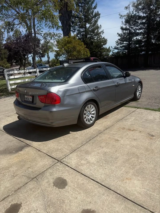 2009 BMW E90 3 Series Sedan - Image 2 of 6