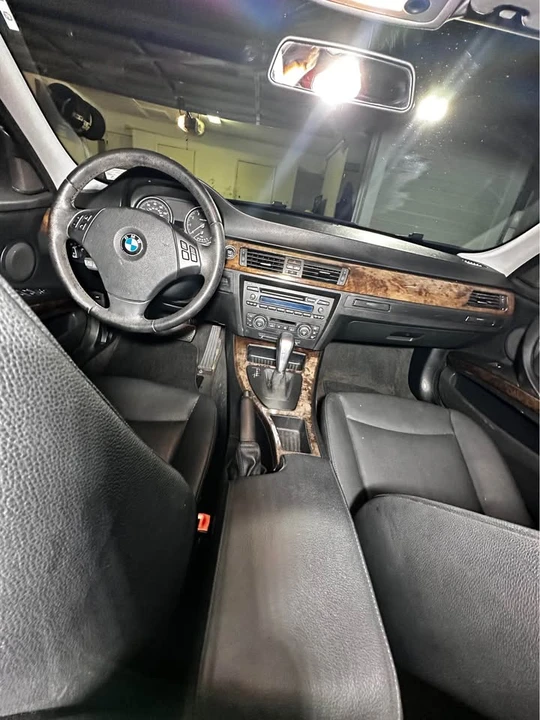 2009 BMW E90 3 Series Sedan - Image 5 of 9