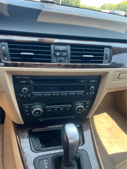 2009 BMW E90 3 Series Sedan - Image 8 of 10