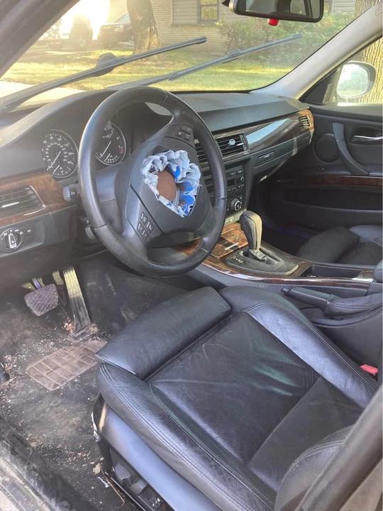 2009 BMW E90 3 Series Sedan - Image 9 of 15