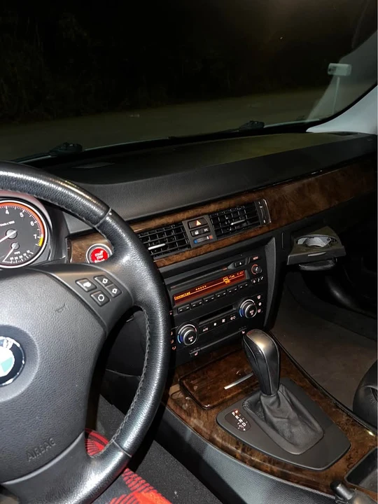 2009 BMW E90 3 Series Sedan - Image 17 of 19
