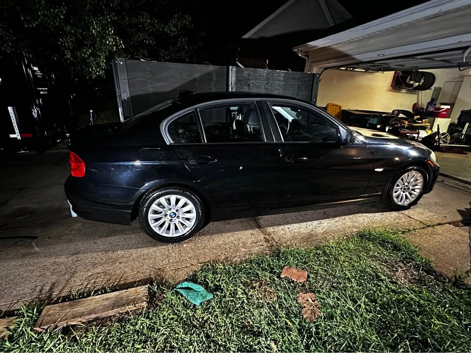 2009 BMW E90 3 Series Sedan - Image 2 of 9
