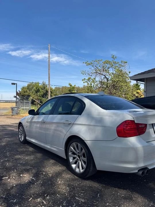 2009 BMW E90 3 Series Sedan - Image 4 of 6