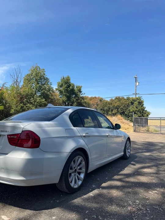 2009 BMW E90 3 Series Sedan - Image 3 of 6