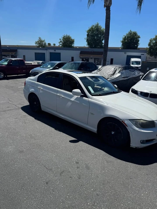 2009 BMW E90 3 Series Sedan - Image 3 of 10