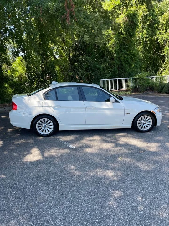 2009 BMW E90 3 Series Sedan - Image 4 of 11