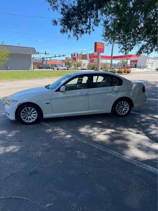 2009 BMW E90 3 Series Sedan - Image 2 of 11