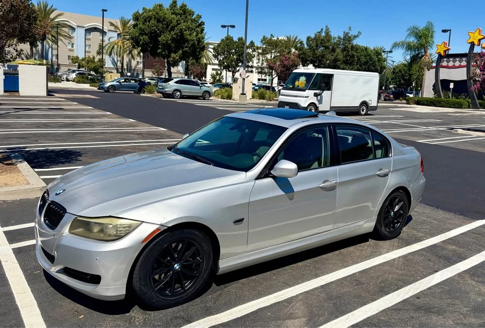 2009 BMW E90 3 Series Sedan - Image 2 of 7