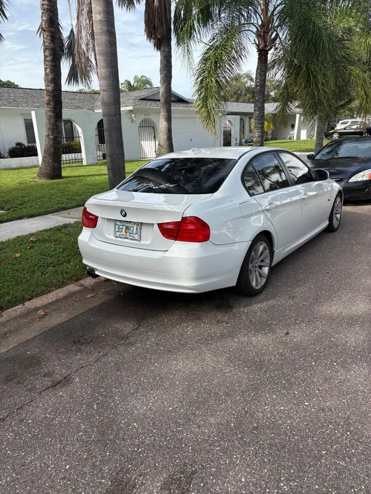2009 BMW E90 3 Series Sedan - Image 3 of 7