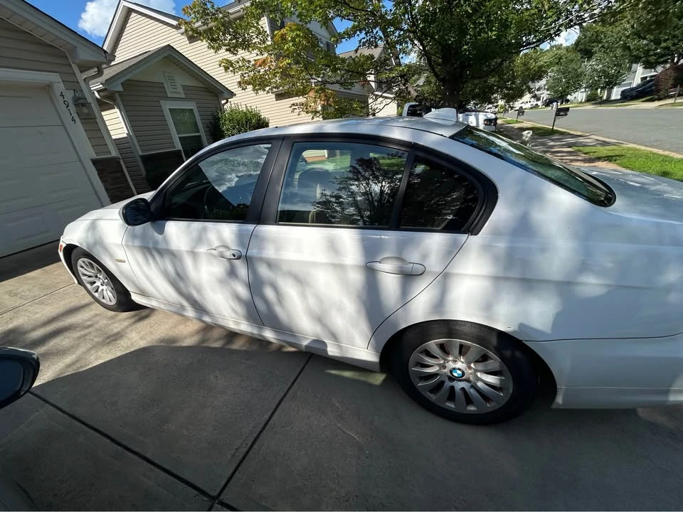 2009 BMW E90 3 Series Sedan - Image 2 of 8