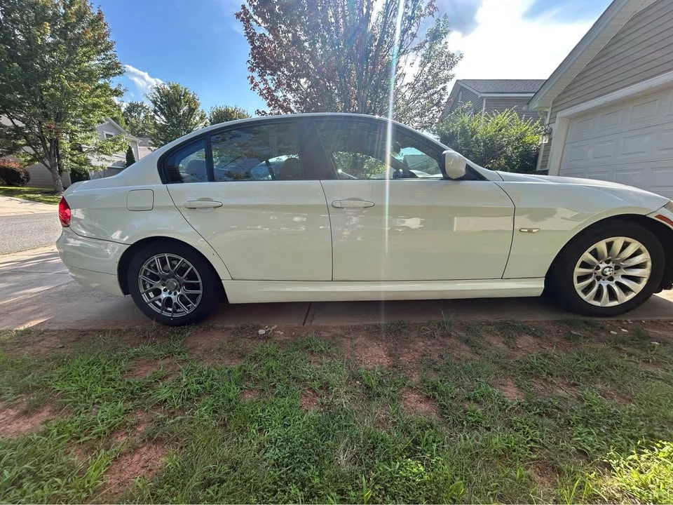 2009 BMW E90 3 Series Sedan - Image 4 of 8