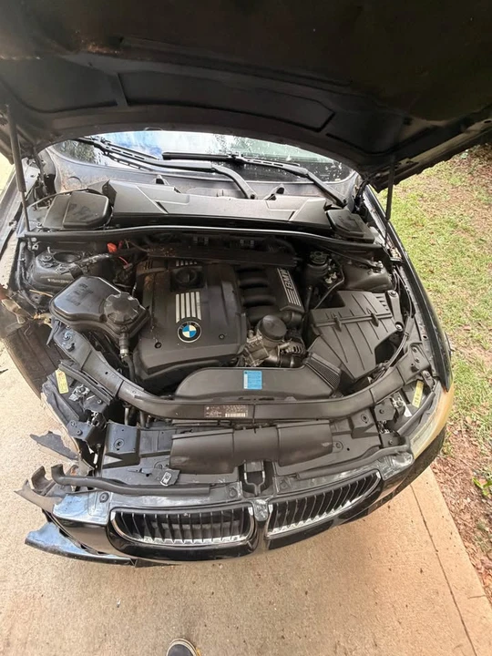 2009 BMW E90 3 Series Sedan - Image 3 of 4