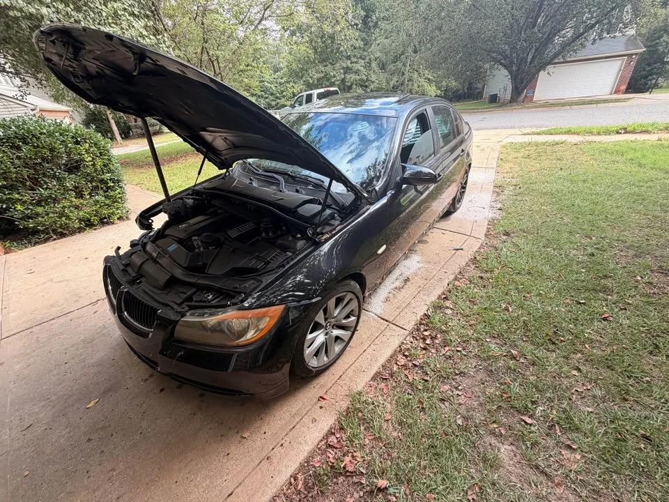 2009 BMW E90 3 Series Sedan - Image 2 of 4