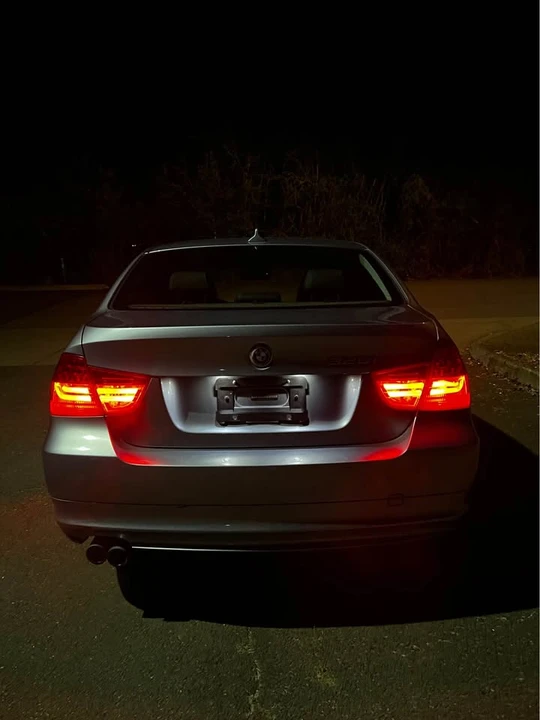 2009 BMW E90 3 Series Sedan - Image 9 of 19