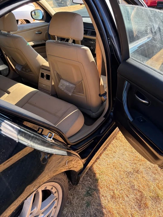 2009 BMW E90 3 Series Sedan - Image 7 of 10