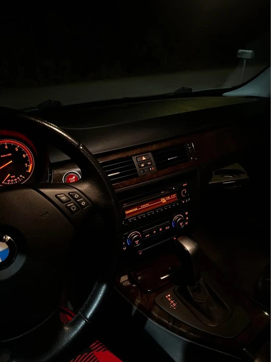 2009 BMW E90 3 Series Sedan - Image 18 of 19