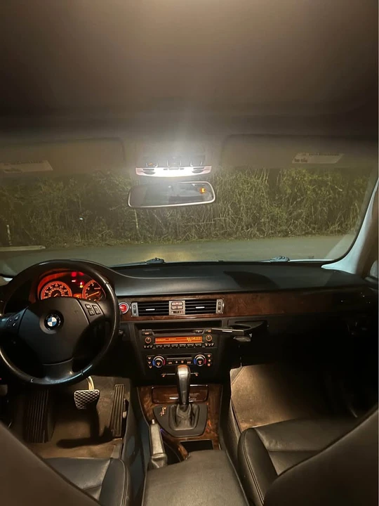 2009 BMW E90 3 Series Sedan - Image 14 of 19