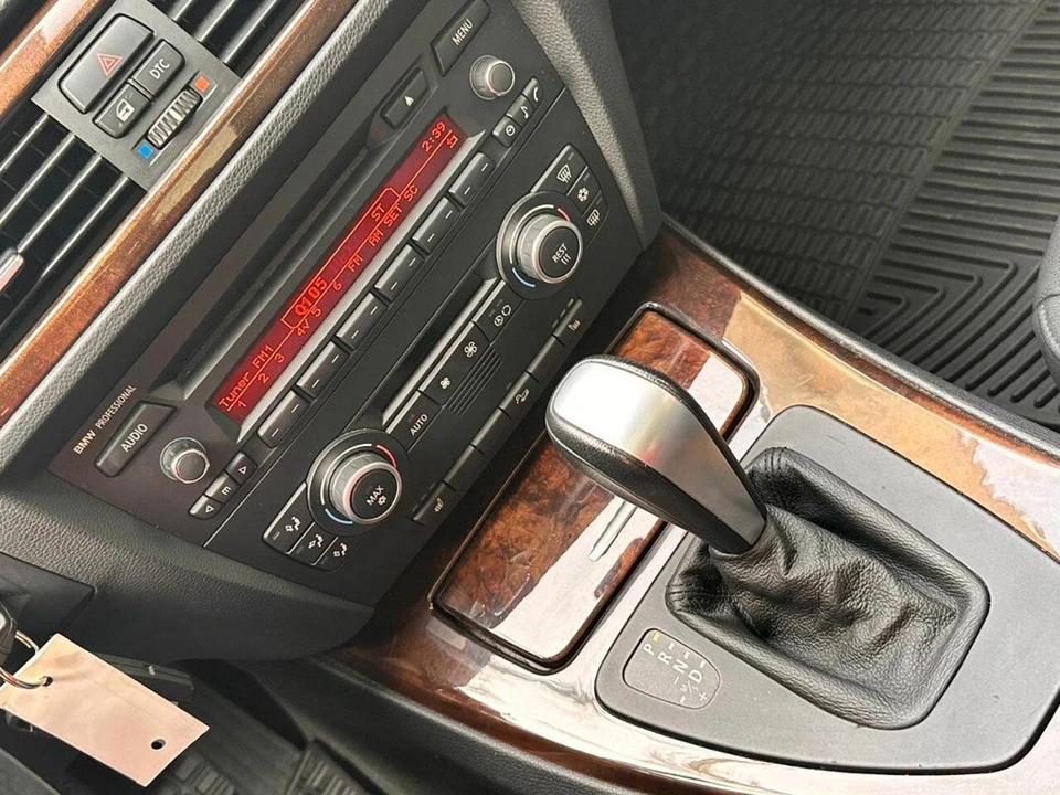 2009 BMW E90 3 Series Sedan - Image 18 of 21