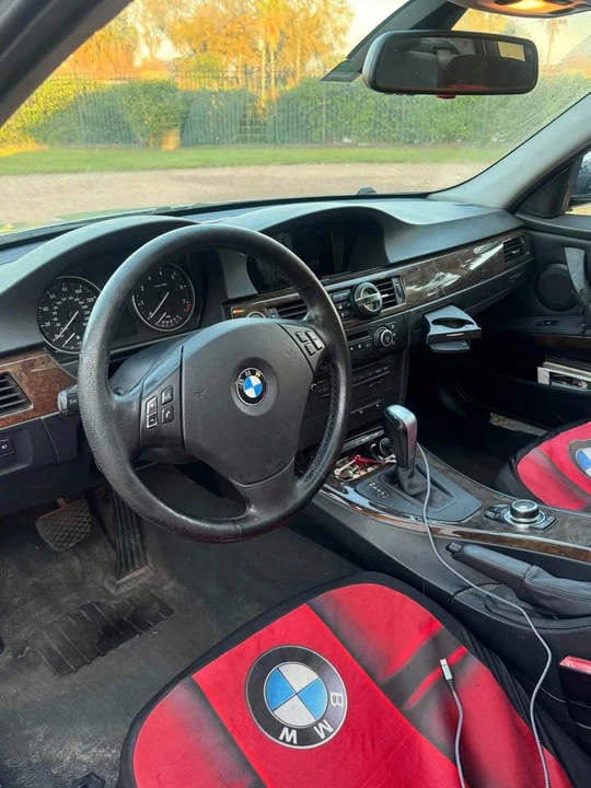 2009 BMW E90 3 Series Sedan - Image 6 of 8