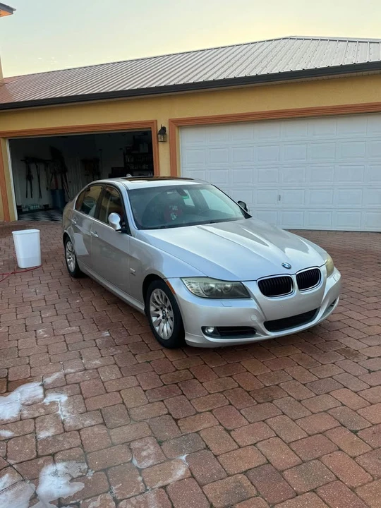 2009 BMW E90 3 Series Sedan - Image 2 of 8