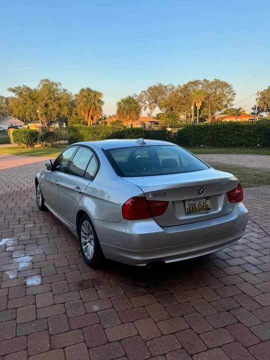 2009 BMW E90 3 Series Sedan - Image 3 of 8