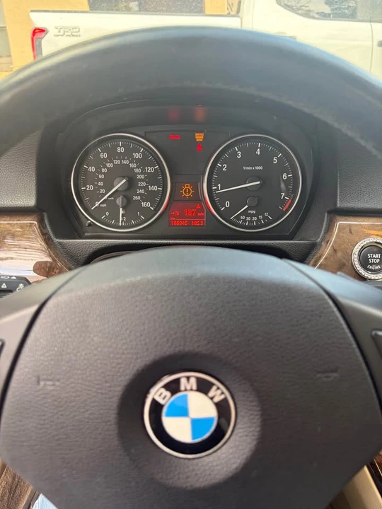 2009 BMW E90 3 Series Sedan - Image 3 of 6