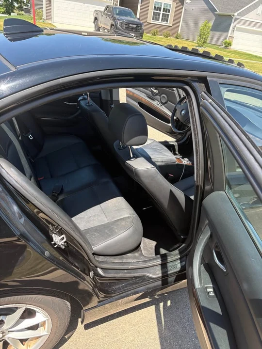 2009 BMW E90 3 Series Sedan - Image 11 of 12