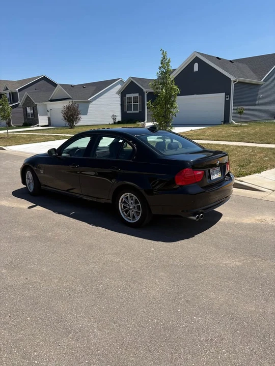 2009 BMW E90 3 Series Sedan - Image 3 of 12